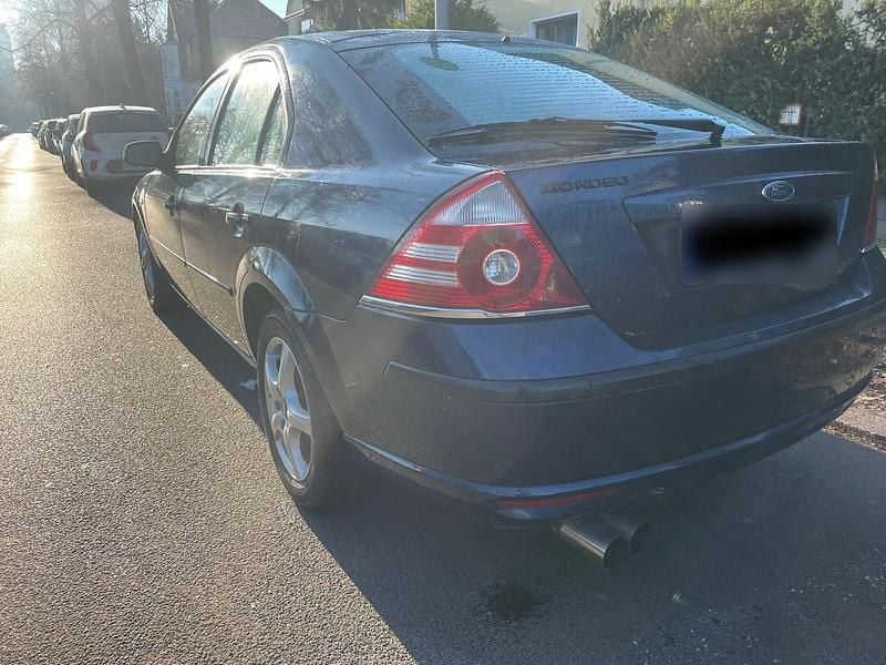 Gebraucht Ford Mondeo 125 PS (91 kW) 2006 Blau Limousine