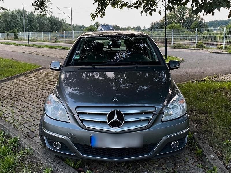 Grau Gebraucht 2008 Mercedes B200 Van / Kleinbus | 1.800 € (Guter Preis) - Bild 1/4