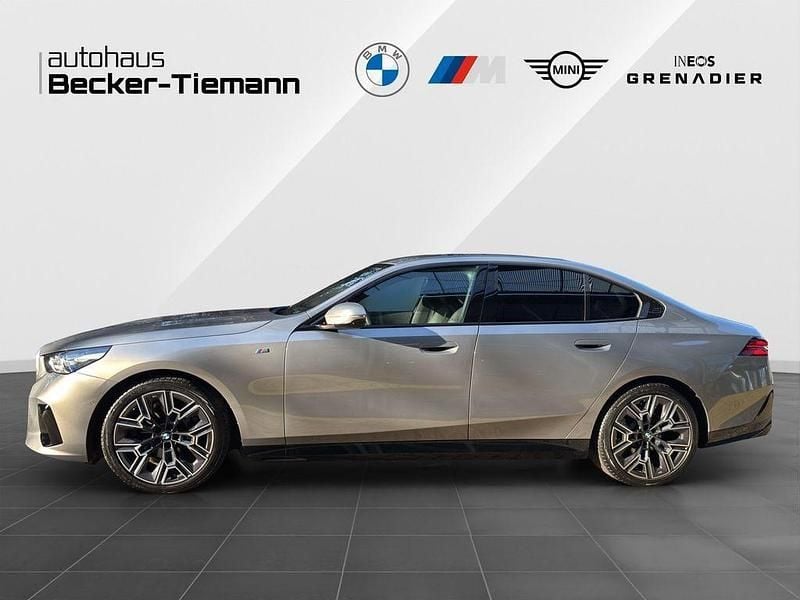 Gebraucht BMW 520 M Sport 197 PS (144 kW) 2025 Oxidgrau Limousine