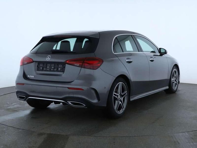 Gebraucht Mercedes A200 AMG line 163 PS (119 kW) 2024 Mountaingrau  met. Limousine