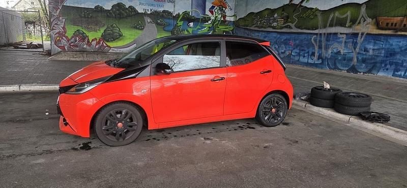 Gebraucht Toyota Aygo 69 PS (50 kW) 2014 Orange Kleinwagen