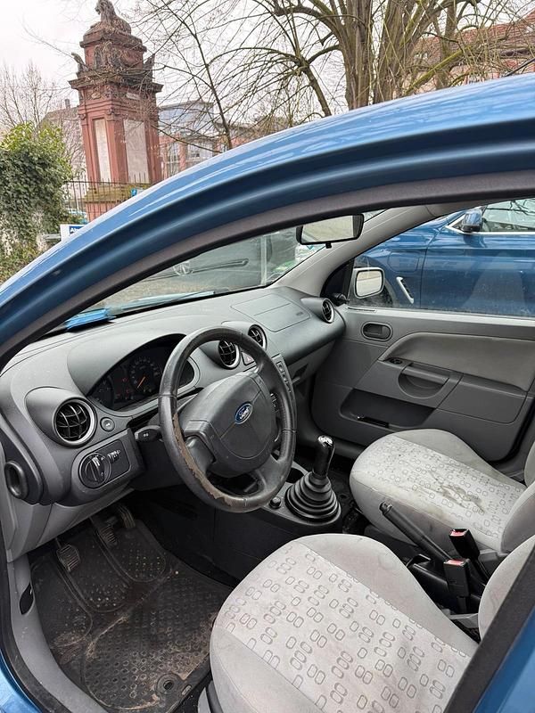 Gebraucht Ford Fiesta 90 PS (66 kW) 2003 Kleinwagen