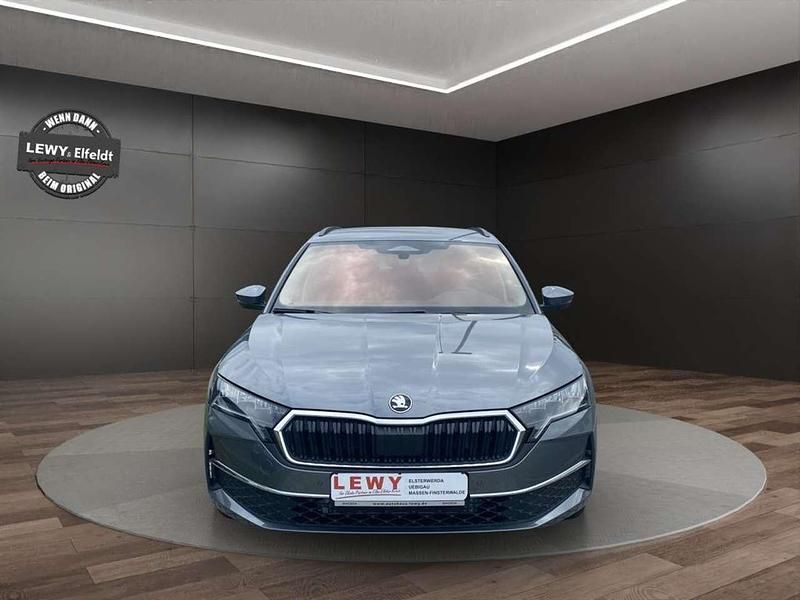 Neu Skoda Octavia Selection 116 PS (85 kW) 2025 Grau Kombi