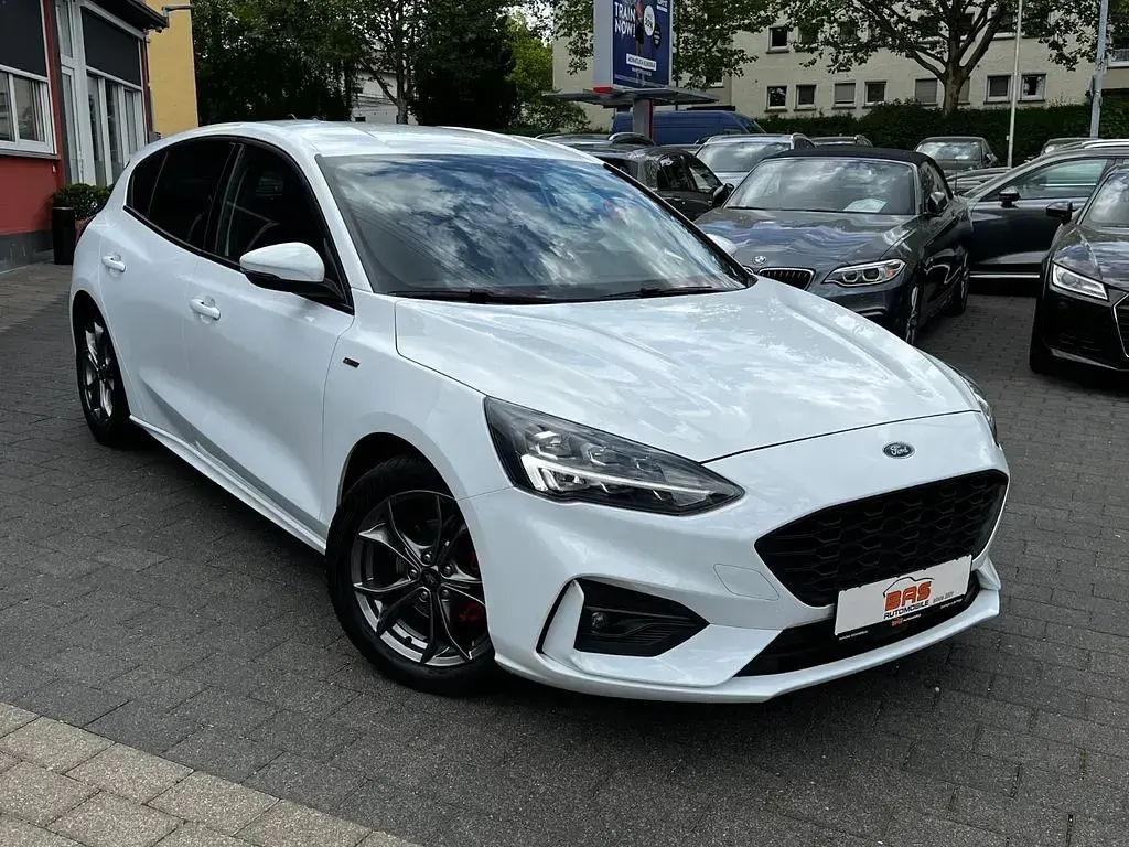 Gebraucht Ford Focus ST-Line X 120 PS (88 kW) 2021 Frostweiß Limousine