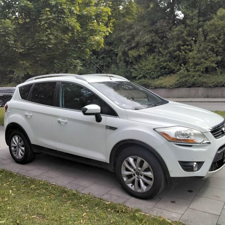 Weiß Gebraucht 2010 Ford Kuga Titanium SUV | 4.990 € (Guter Preis) - Bild 1/4