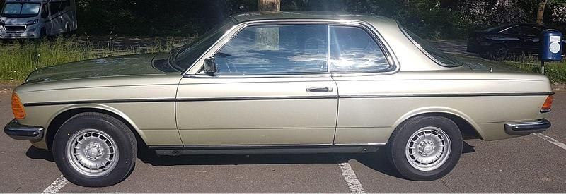 Gebraucht Mercedes 230 136 PS (100 kW) 1983 Grün Coupé