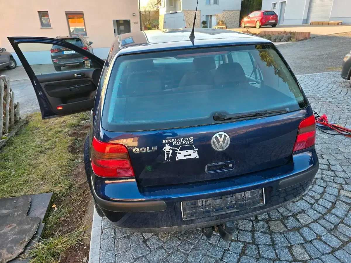 Gebraucht VW Golf IV 75 PS (55 kW) 2002 Blau Kleinwagen