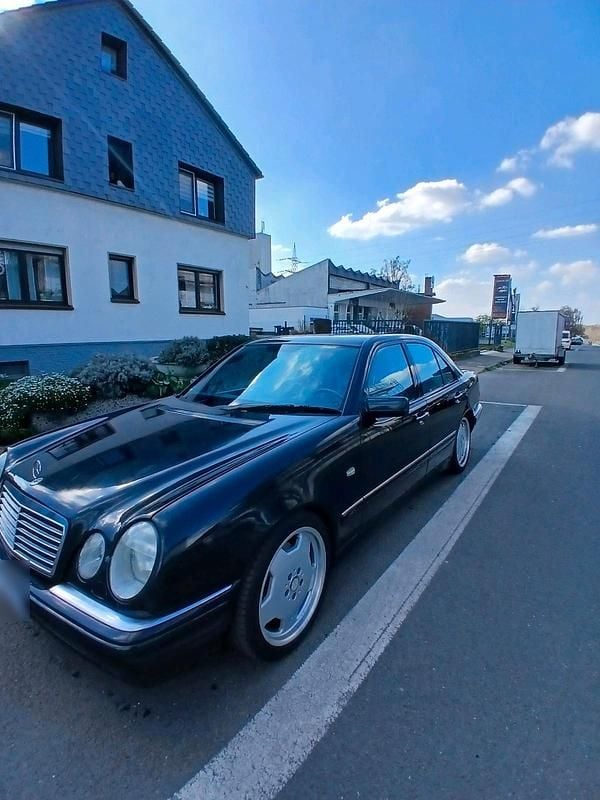 Gebraucht Mercedes E430 279 PS (205 kW) 1997 Schwarz Limousine