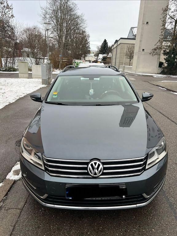 Grau Gebraucht 2013 VW Passat Comfortline Kombi | 6.999 € (Teuer) - Bild 1/4