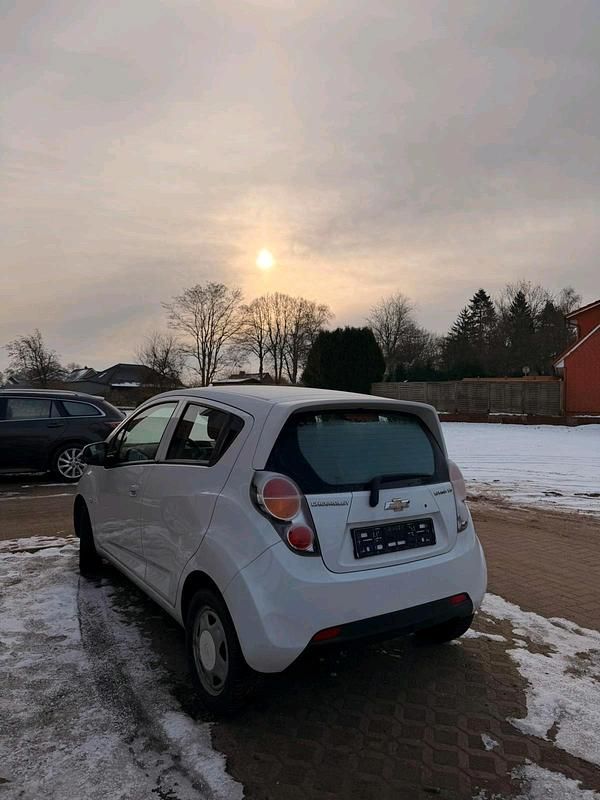 Gebraucht Chevrolet Spark 68 PS (50 kW) 2012 Weiß Kleinwagen