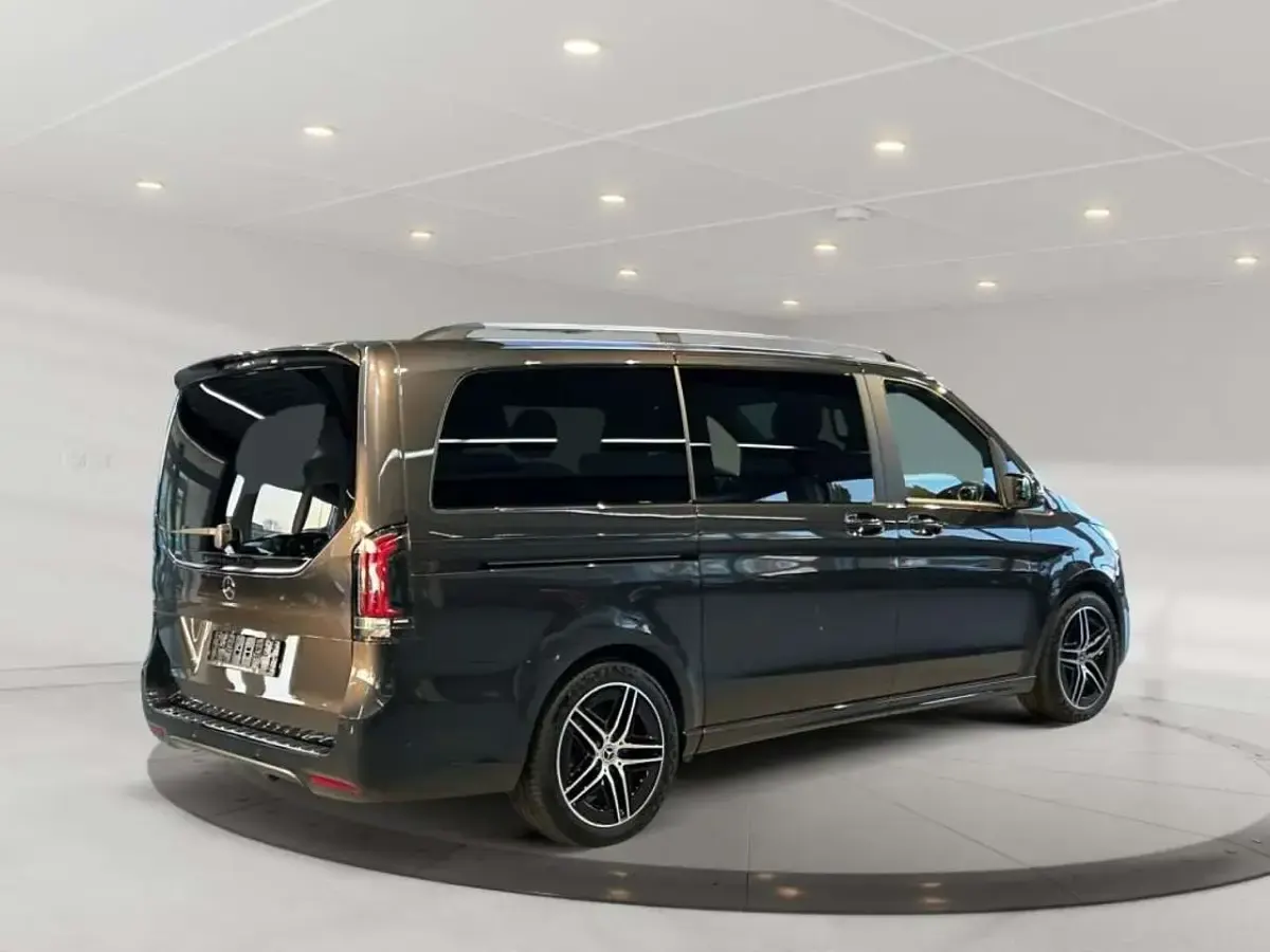 Gebraucht Mercedes V250 AMG 190 PS (139 kW) 2025 Grau Van / Kleinbus