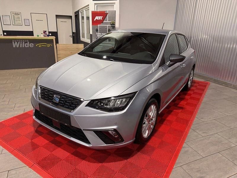 Silber Gebraucht 2023 Seat Ibiza XCELLENCE Kleinwagen | 17.500 € (Superpreis) - Bild 1/4