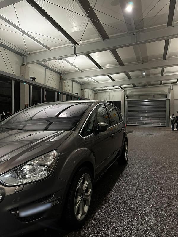 Gebraucht Ford S-MAX Titanium 200 PS (147 kW) 2012 Braun Van / Kleinbus