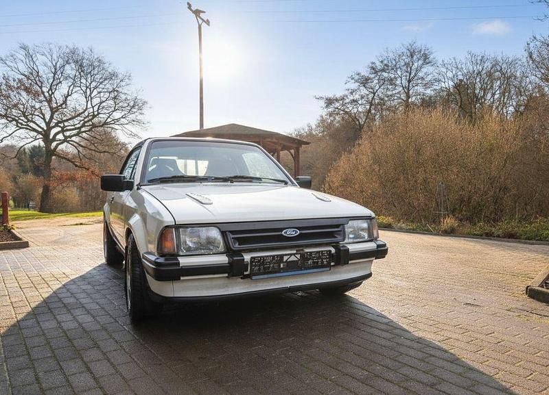 Weiß Gebraucht 1983 Ford Escort Cabriolet Cabrio | 6.000 € - Bild 1/4