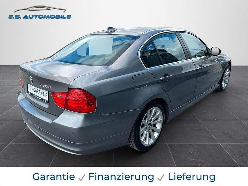 Gebraucht BMW 320 Basis 184 PS (135 kW) 2011 Grau Kombi