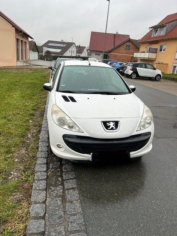 Gebraucht Peugeot 206 68 PS (50 kW) 2009 Weiß Limousine
