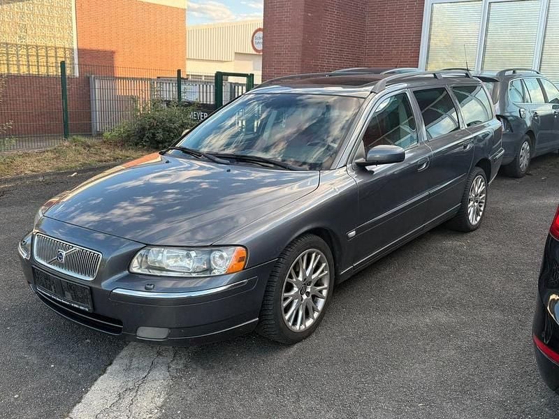 Grau Gebraucht 2006 Volvo V70 Summum Kombi | 1.350 € - Bild 1/4