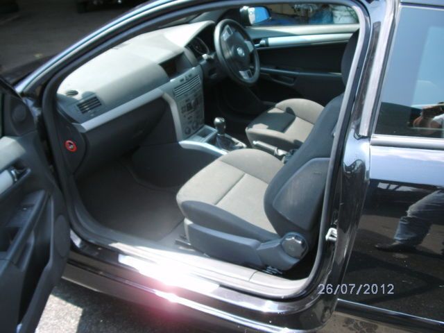 Gebraucht Opel Astra GTC 90 PS (66 kW) 2009 Schwarz metallic Coupé