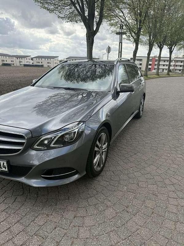Gebraucht Mercedes E220 Avantgarde 170 PS (125 kW) 2015 Kombi