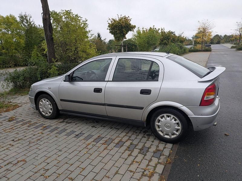 Silber Gebraucht 1998 Opel Astra Elegance Limousine | 777 € (Superpreis) - Bild 1/4