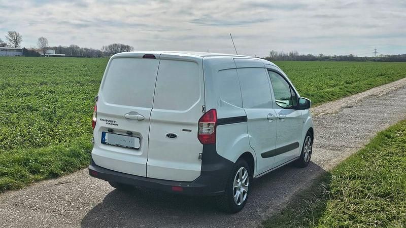 Gebraucht Ford Courier 102 PS (75 kW) 2017 Weiß Van / Kleinbus