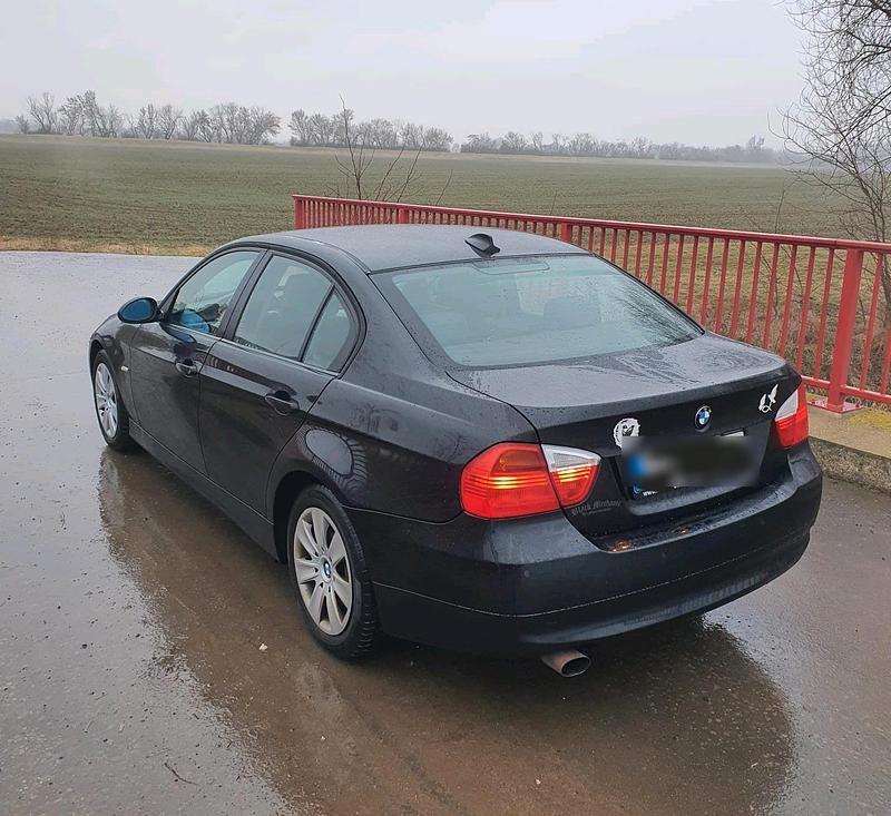 Gebraucht BMW 320 150 PS (110 kW) 2005 Schwarz Limousine