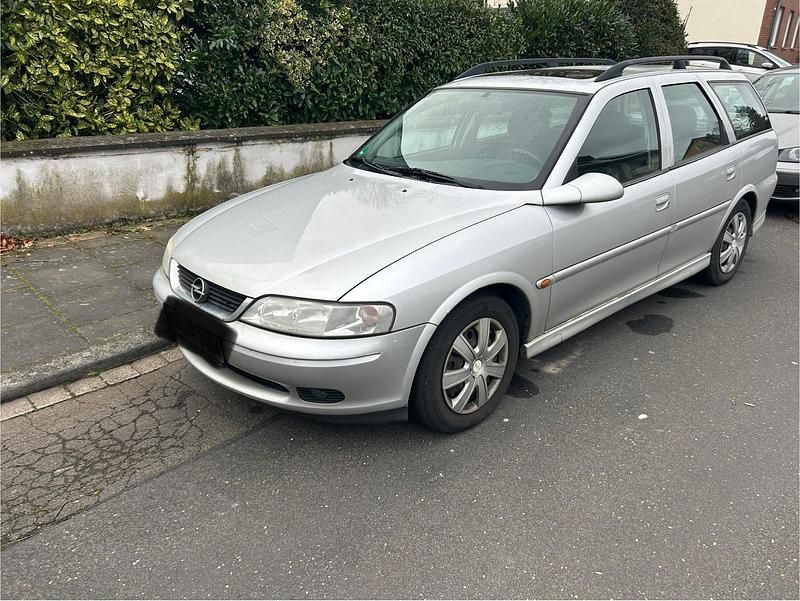 Silber Gebraucht 2001 Opel Vectra Kombi | 2.200 € (Fairer Preis) - Bild 1/4