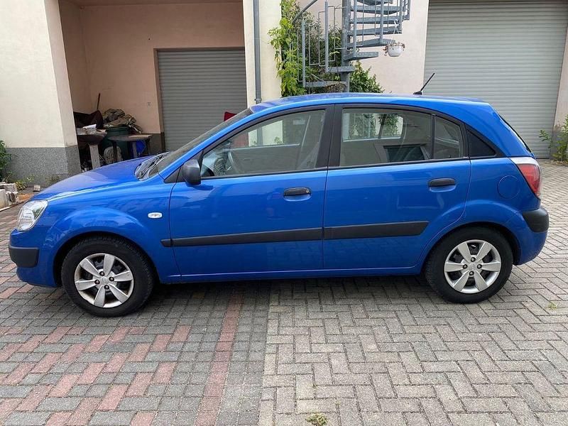 Gebraucht Kia Rio Basis 97 PS (71 kW) 2009 Blau Limousine