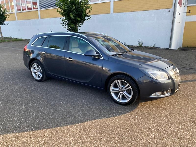 Blau Gebraucht 2009 Opel Insignia Cosmo Kombi | 5.900 € - Bild 1/4