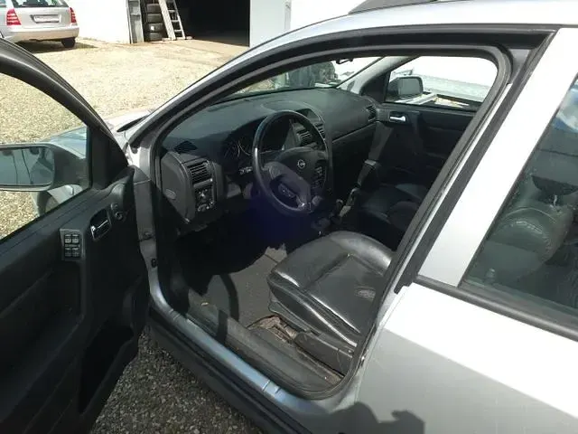 Gebraucht Opel Astra Elegance 101 PS (74 kW) 2001 Starsilber iii m2 Kombi