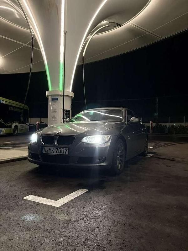 Grau Gebraucht 2010 BMW 320 Coupé | 7.250 € (Fairer Preis) - Bild 1/4