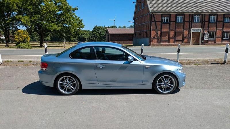 Blau Gebraucht 2011 BMW 125 Performance Kleinwagen | 10.000 € (Guter Preis) - Bild 1/4