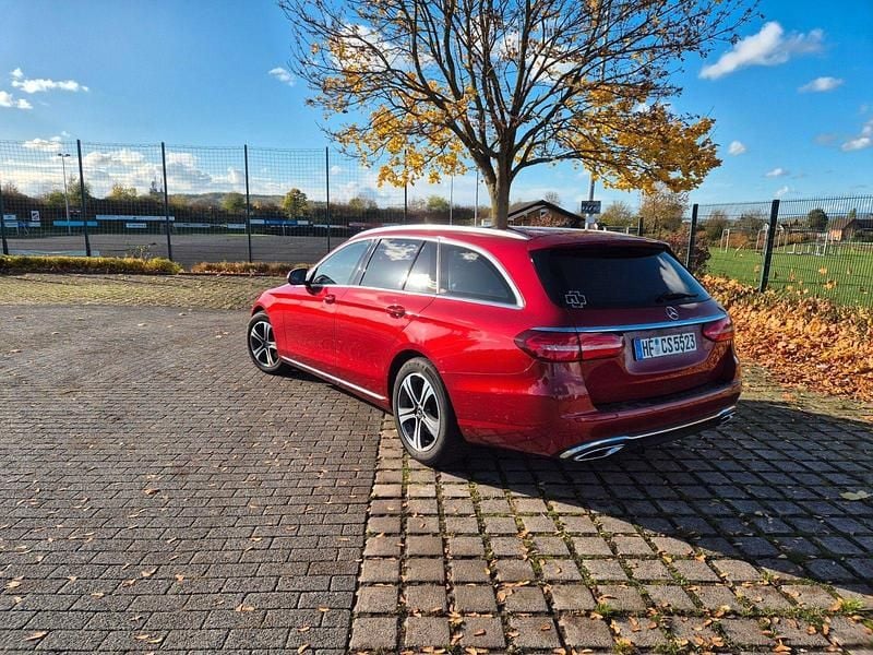 Gebraucht Mercedes E220 194 PS (142 kW) 2017 Rot Kombi