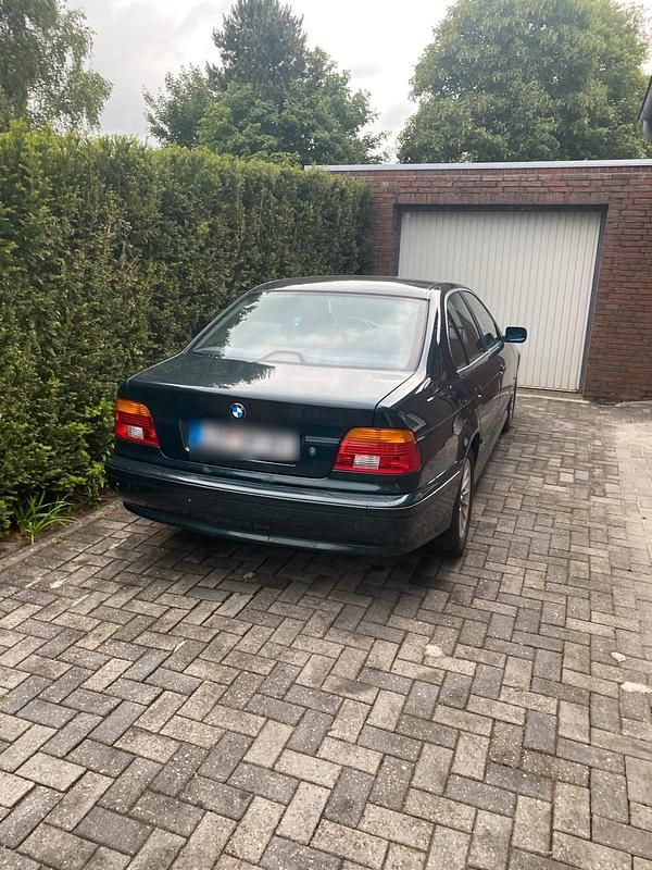 Grün Gebraucht 2002 BMW 525 Limousine | 3.500 € (Guter Preis) - Bild 1/4