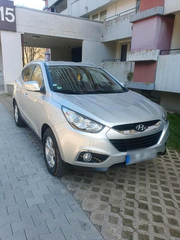 Silber Gebraucht 2013 Hyundai Tucson SUV | 7.999 € (Fairer Preis) - Bild 1/3