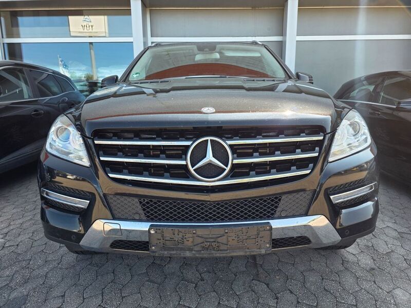 Obsidianschwarz metalliclack Gebraucht 2012 Mercedes ML250 SUV | 10.600 € - Bild 1/4