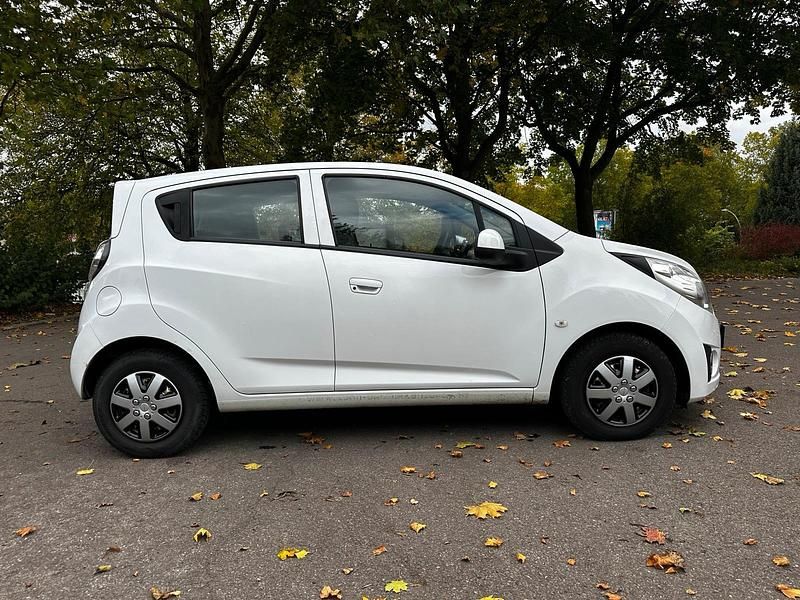 Gebraucht Chevrolet Spark LS 70 PS (51 kW) 2012 Weiß Kleinwagen