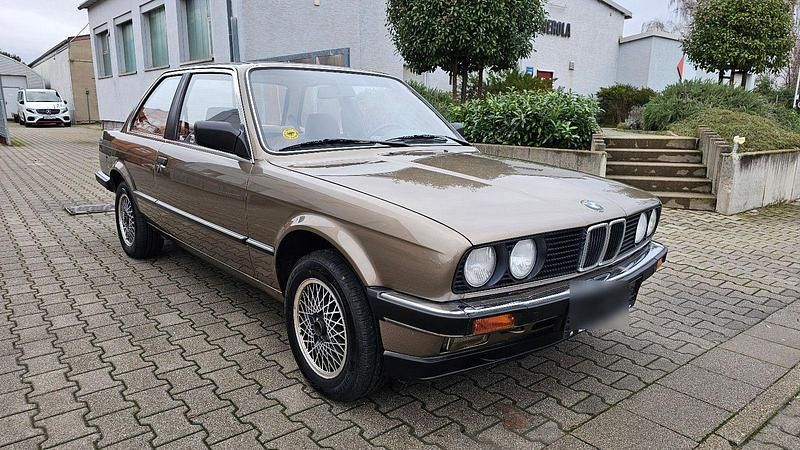 Gebraucht BMW 325 122 PS (89 kW) 1985 Gelb Limousine