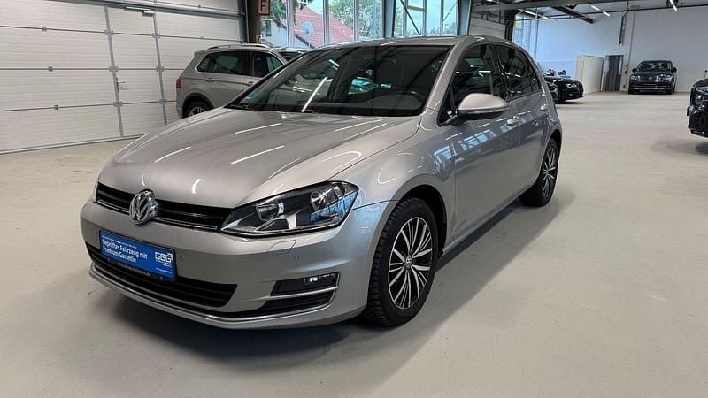 Tungsten silver Gebraucht 2016 VW Golf VII Allstar Limousine | 10.490 € (Superpreis) - Bild 1/4