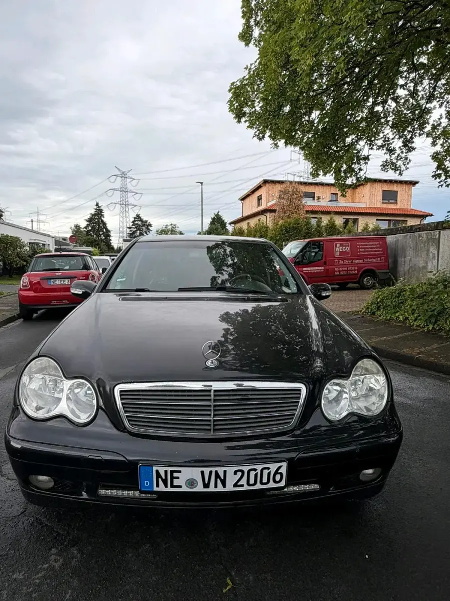 Gebraucht Mercedes C180 129 PS (94 kW) 2001 Schwarz Limousine