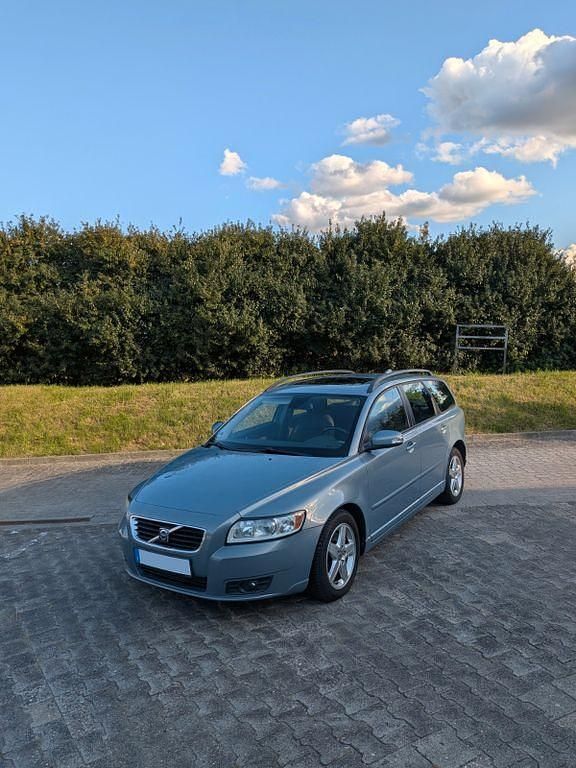 Blau Gebraucht 2007 Volvo V50 Momentum Kombi | 2.950 € (Guter Preis) - Bild 1/4