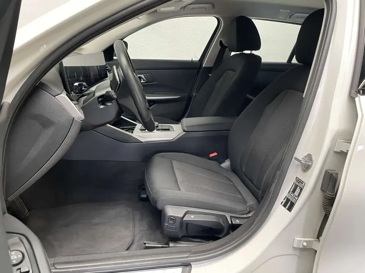 Gebraucht BMW 318 150 PS (110 kW) 2023 Alpinweiss iii Kombi