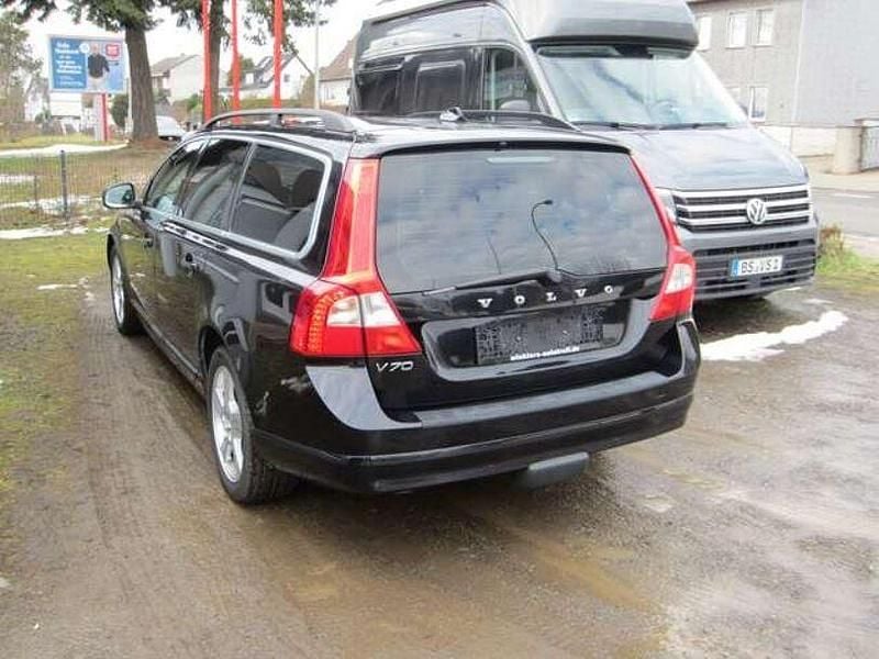 Gebraucht Volvo V70 Momentum 163 PS (119 kW) 2012 Black sapphire / metallic Kombi