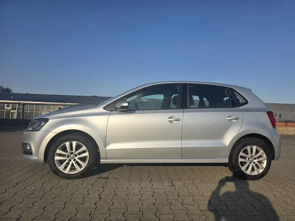 Gebraucht VW Polo Comfortline 90 PS (66 kW) 2015 Silber Limousine