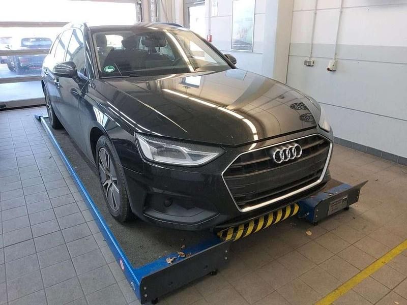 Gebraucht Audi A4 Basis 163 PS (119 kW) 2022 Schwarz Kombi