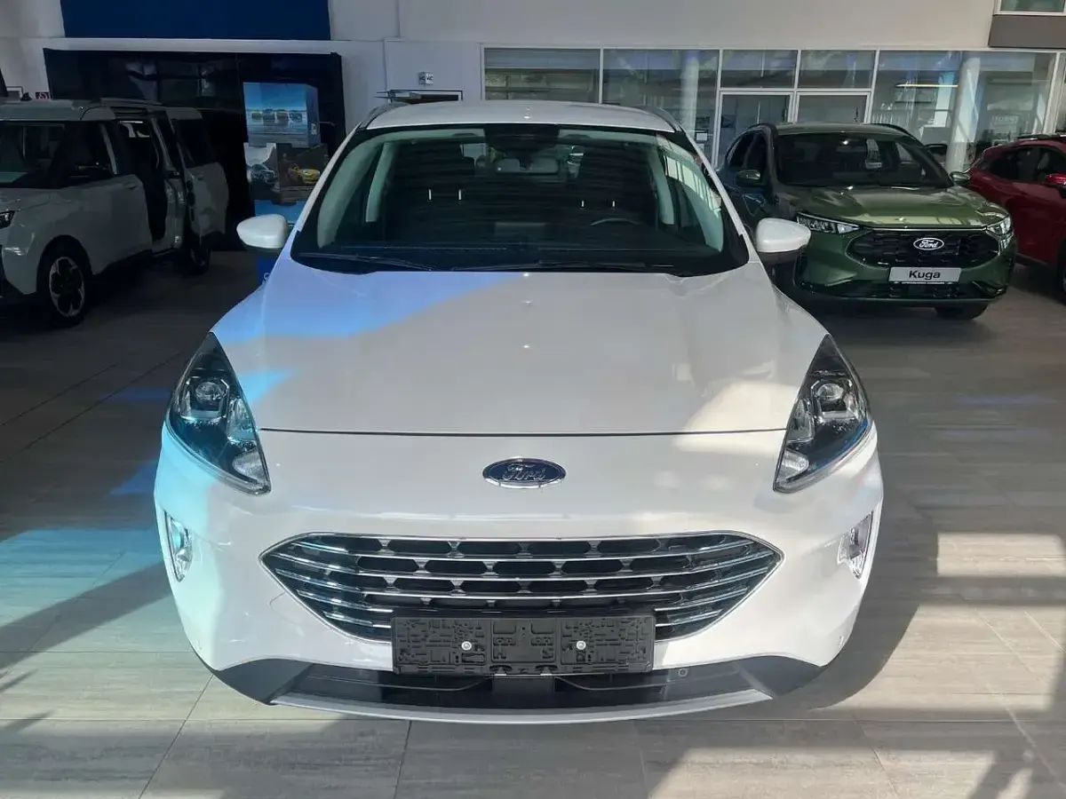 Usado Ford Kuga Titanium 150 HP (110 kW) 2021 Branco SUV