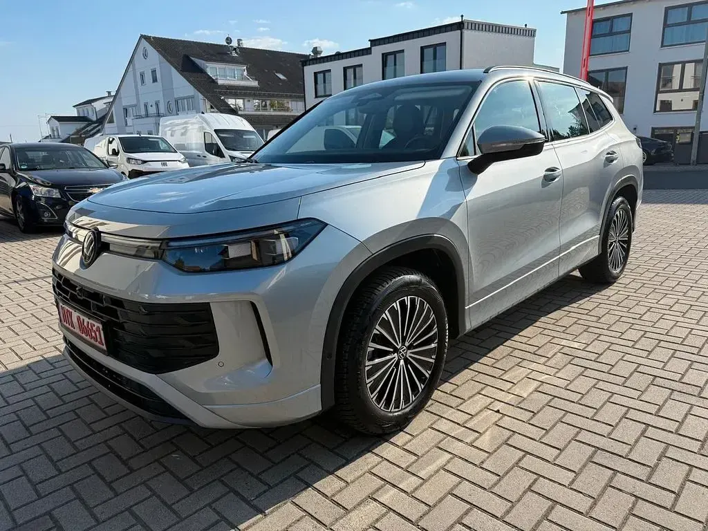 Gebraucht VW Tayron Life 150 PS (110 kW) 2025 Silber SUV