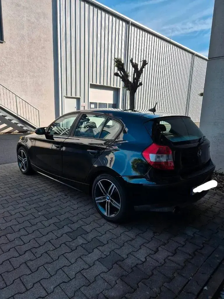 Gebraucht BMW 116 115 PS (84 kW) 2024 Schwarz Kleinwagen