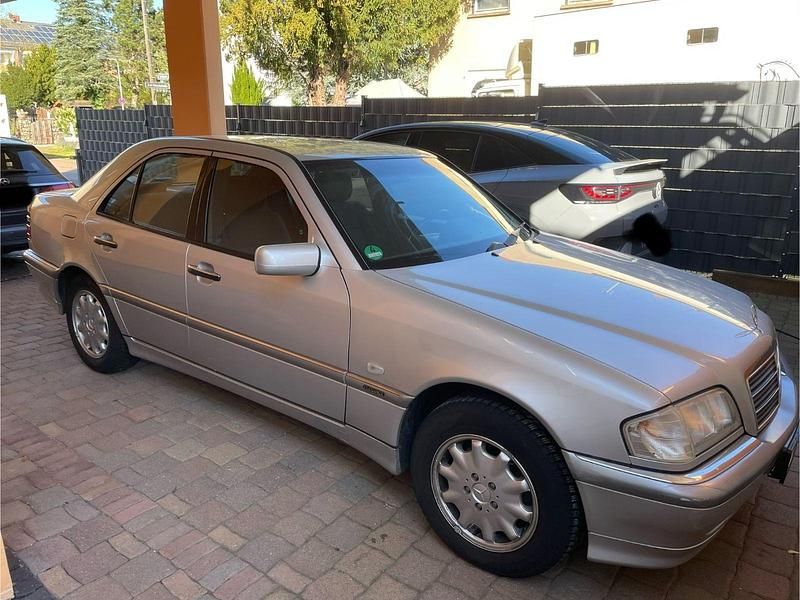 Gebraucht Mercedes C240 Elegance 170 PS (125 kW) 1999 Silber Limousine
