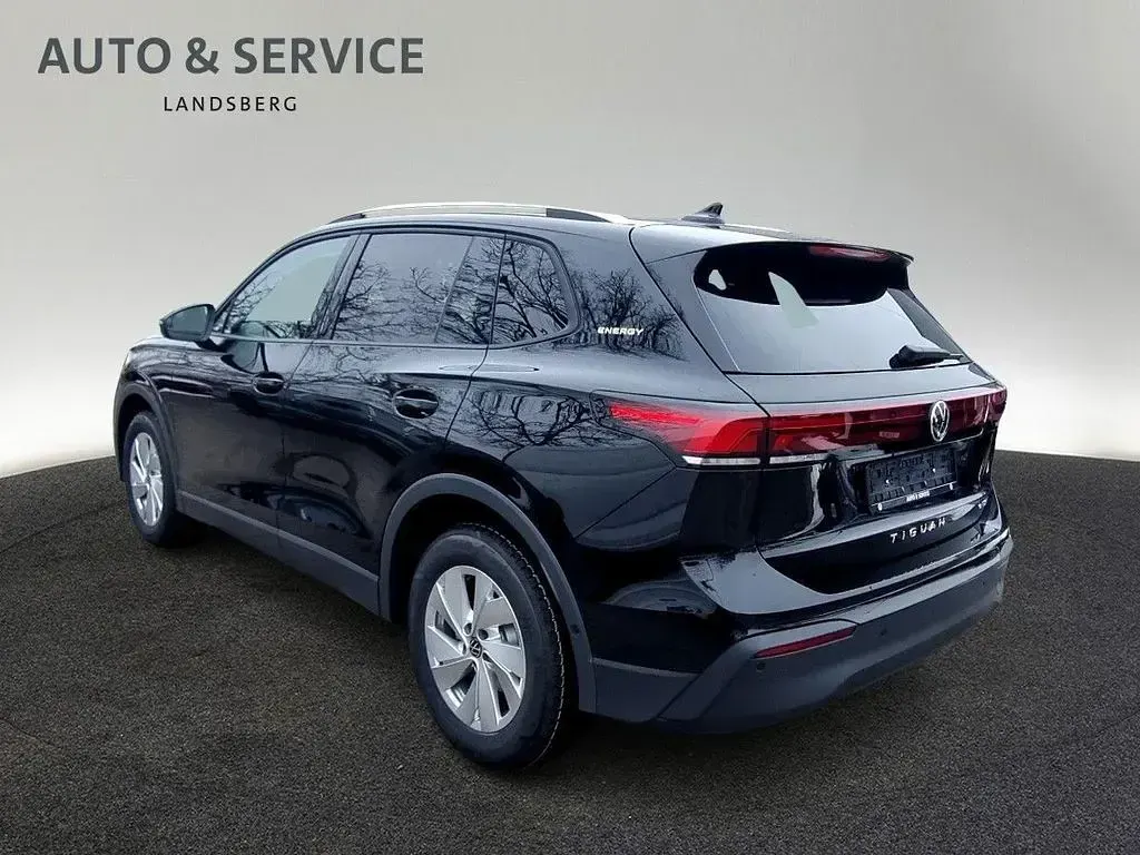 Neu VW Tiguan 150 PS (110 kW) 2026 Grenadillschwarz metallic SUV